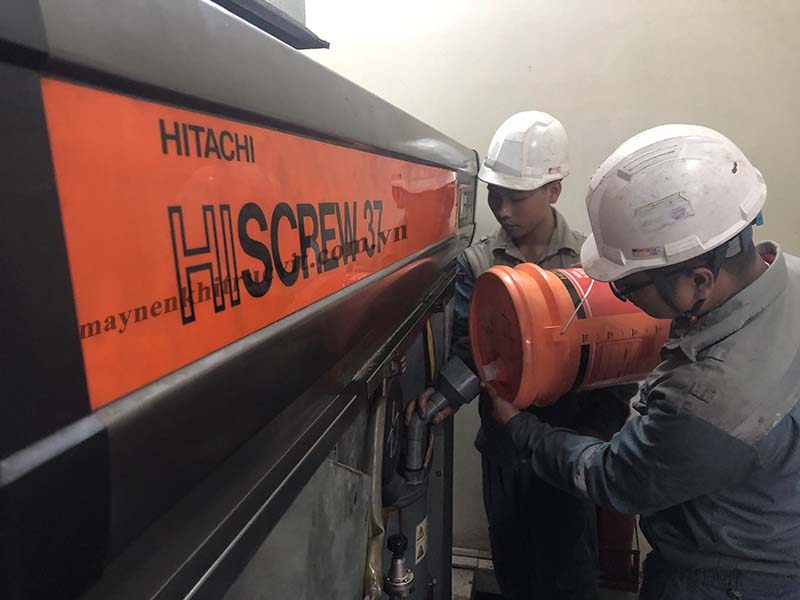 Thay dầu - Bảo dưỡng máy nén khí Hitachi