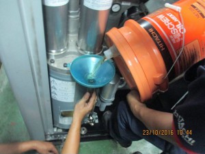 Thay dầu máy nén khí Hitachi Thay dầu máy nén khí Hitachi