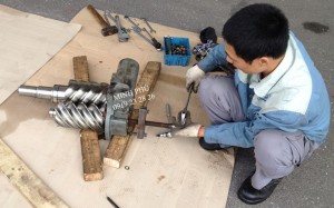 Thay bi đầu nén máy nén khí Hitachi Thay bi đầu nén máy nén khí Hitachi